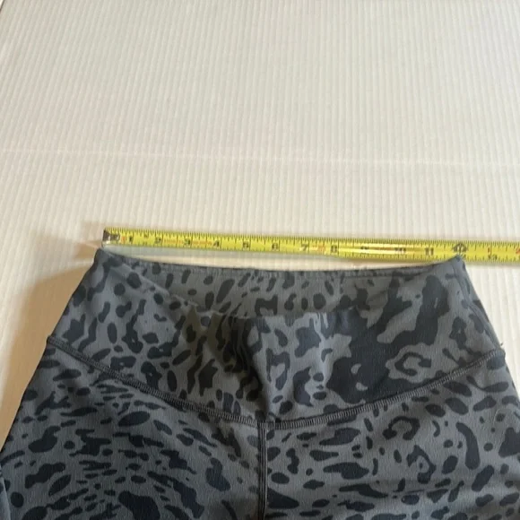 Lululemon Gray and black Leopard Print Leggings shorter to knee inside pocket - Picture 5 of 8